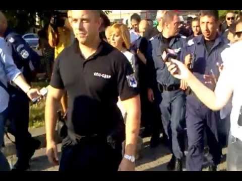 Протестиращи блокираха Мая Манолова