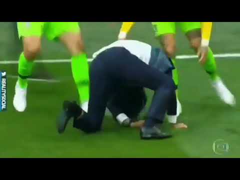 Tite caindo ao som de Rei do Gado 😎