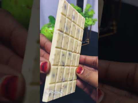 🙋🏻‍♀️😍LINDT SWISS CLASSIC WHITE CHOCOLATE 😋 #pleasesubscribe 😘😁