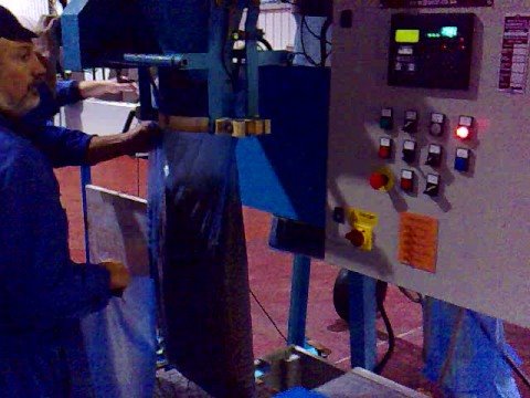 BL33 Belt Feed Electronic Bagging Machine for Dog Food.  www.tascol.co.uk