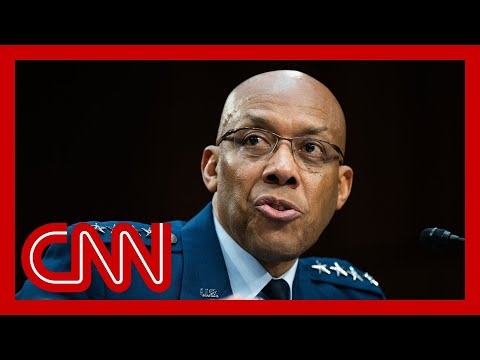 特朗普在黑格塞斯稱其 "清醒 "後解僱了美國高級將領 (Trump fires top US general after Hegseth called him "woke")