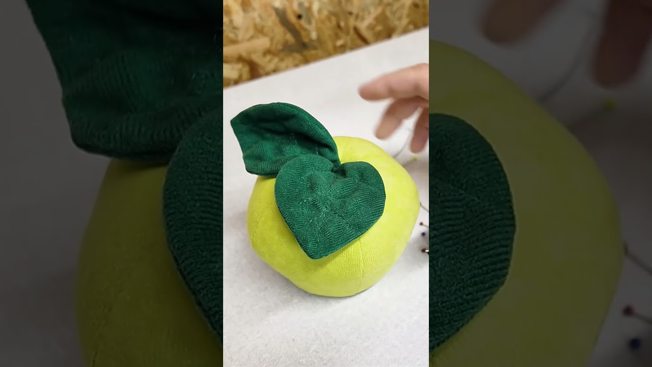 Pattern for a plush apple-shaped pincushion #pincushion #sewingmachine #apple