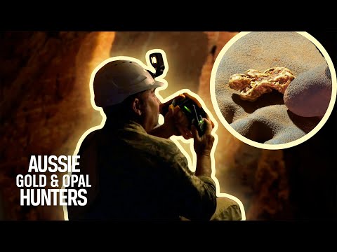 Broken Excavator Makes The Gold Gypsies Explore Abandoned Mine | Aussie Gold Hunters