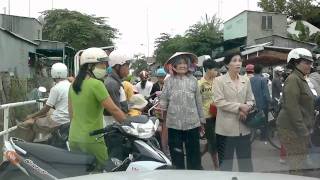preview picture of video 'Chuyện thường ngày @ bến phà chợ Vàm'