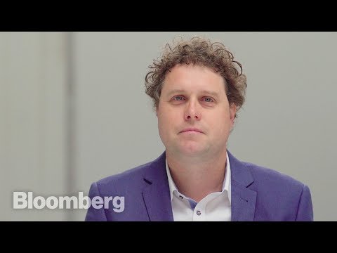 ロケットマンがSpaceXに金を与える (The Rocket Man Giving SpaceX a Run for Its Money)