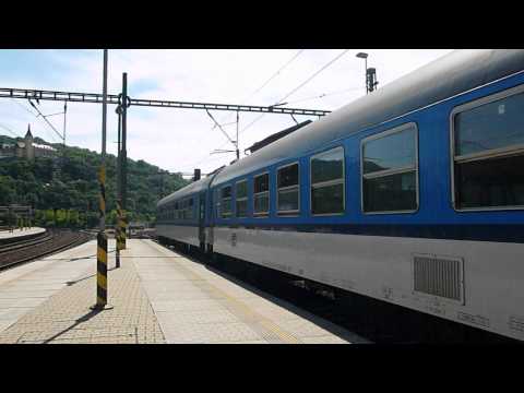 Příjezd vlaku Os 6877 + odjezd vlaku 6878 ► Ústí nad Labem hl.n.