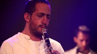 מלך רחמן - קרליבך || להקת מזמור שיר (להקת מזמור שיר) - התמונה מוצגת ישירות מתוך אתר האינטרנט יוטיוב. זכויות היוצרים בתמונה שייכות ליוצרה. קישור קרדיט למקור התוכן נמצא בתוך דף הסרטון