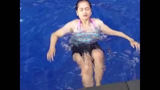 Download lagu Goyang indehoy di kolam renang mp3 Download lagu Goyang indehoy di kolam renang mp3