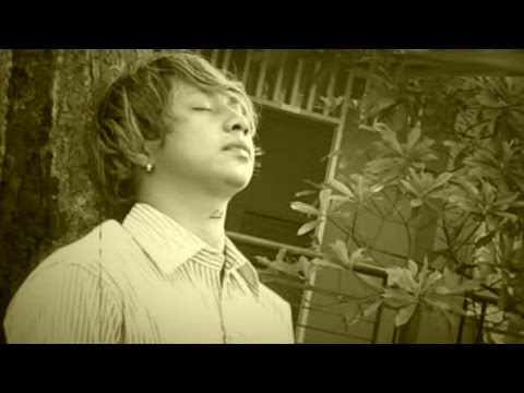 ADE AFI - WAKTU DIPANGKUAN IBU (Official Music Video)