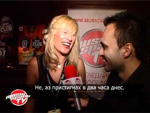 DJ Eve Carey не си пада по футболисти