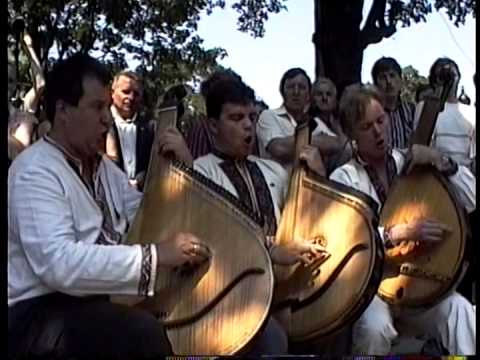 Cleveland Bandura Trio on a Lviv park bench (1990) * Тріо Бандуристів Клівленду * Львів