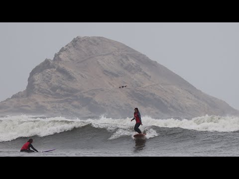 Female longboard surfing | 1 minute wave in Chicama