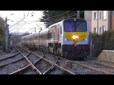8208 & DD set 9002 on 1st day of Enterprise service in new livery (16-11-2015)