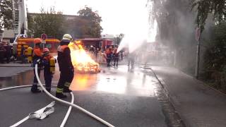 preview picture of video 'Feuerwehr Gustavsburg Tag der offenen Tür 24.08.2013 Vorführung der Jugend'