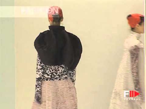 "Issey Miyake" Autumn Winter 2001 2002 2 of 5 Paris Pret a Porter by Fashion Channel