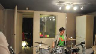How to destroy a snare drum (live, large and in charge)