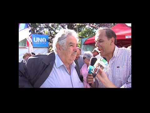 Mujica plantea que privados construyan o remodelen escuelas públicas