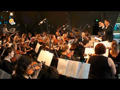 Ampthill Concert Orchestra play at the 2011 Ampthill Festival.flv