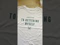 REMERA CROP ESTAMPADA WCV ADDICTED TO BETTERING MYSELF