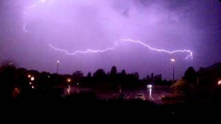 preview picture of video 'Thunderstorms and lightning over Evesham - normal speed'