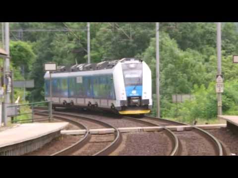 440 002 a 371 005 se potkávají v zastávce Povrly-Roztoky