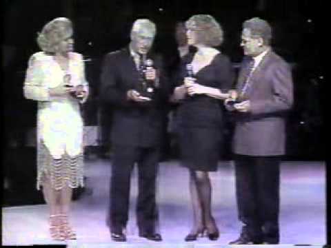 RARÍSSIMO - festa de encerramento da novela ÉRAMOS SEIS apresentada peça HEBE