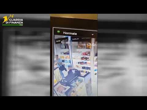 Furto all'aeroporto Galilei, tre arresti della guardia di finanza