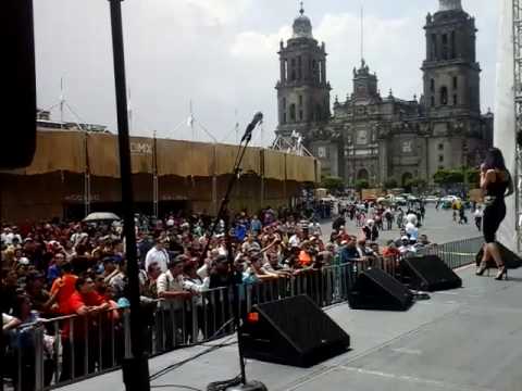 Ana Bebic singing "Brad Pitt" by Severina