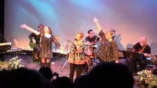 TV Medley --- Libby, Wendy, Lisa, and the Band!