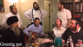 MBD נהנה כשמלחין שר עם שירה