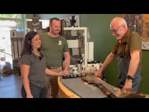 Leni sucht eine passende Flinte by Waffen Hammann in Dorfmark um Ihr Flinten schiessen zu verbessern