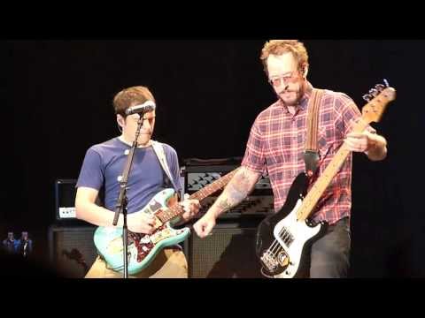 "The World Has Turned And Left Me Here" (Live at Downsview Park, Toronto, 12 July 2013) - WEEZER