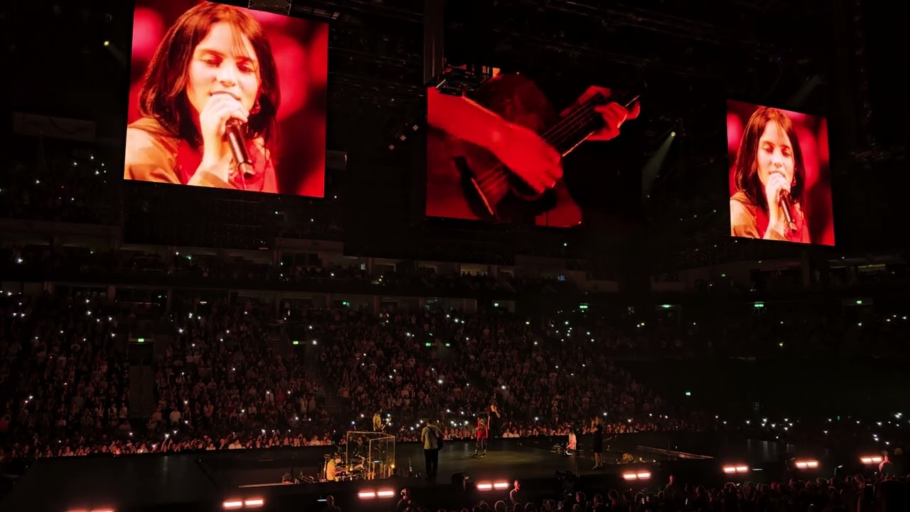 Billie Eilish - Fix You (Coldplay Cover live) Uber Arena 09.05.25 - YouTube
