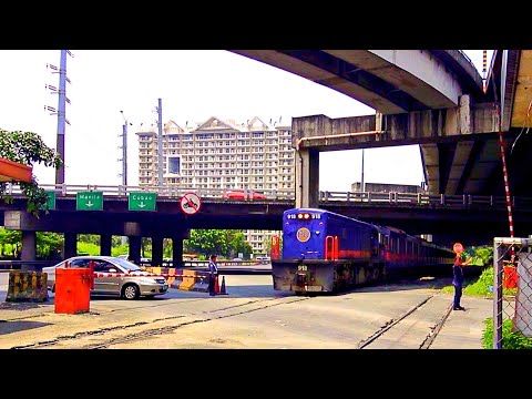 Railway. Railroad Crossing on Philippine National Railways/Проезд железнодорожного переезда в Маниле Video