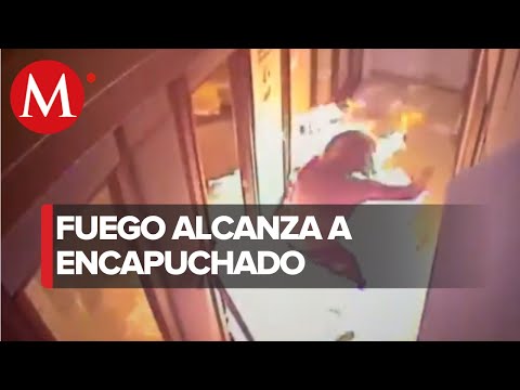 Encapuchados incendian oficinas de FES Acatlán de la UNAM