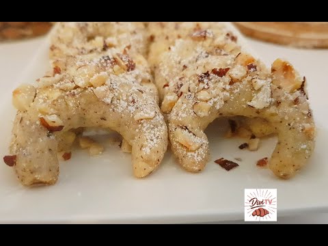 Haselnusskipferl/ Hazelnut Cookies