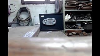 How to open a digital safe without keys