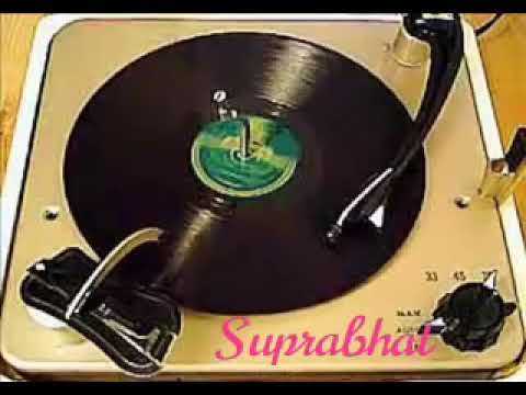 वर्षों पूर्व दुर्गा की आरती।अब सुनाई नहीं देती। कितनी मधुर और आनंदित कर देने वाली जो  अब ओझल हो गईं।