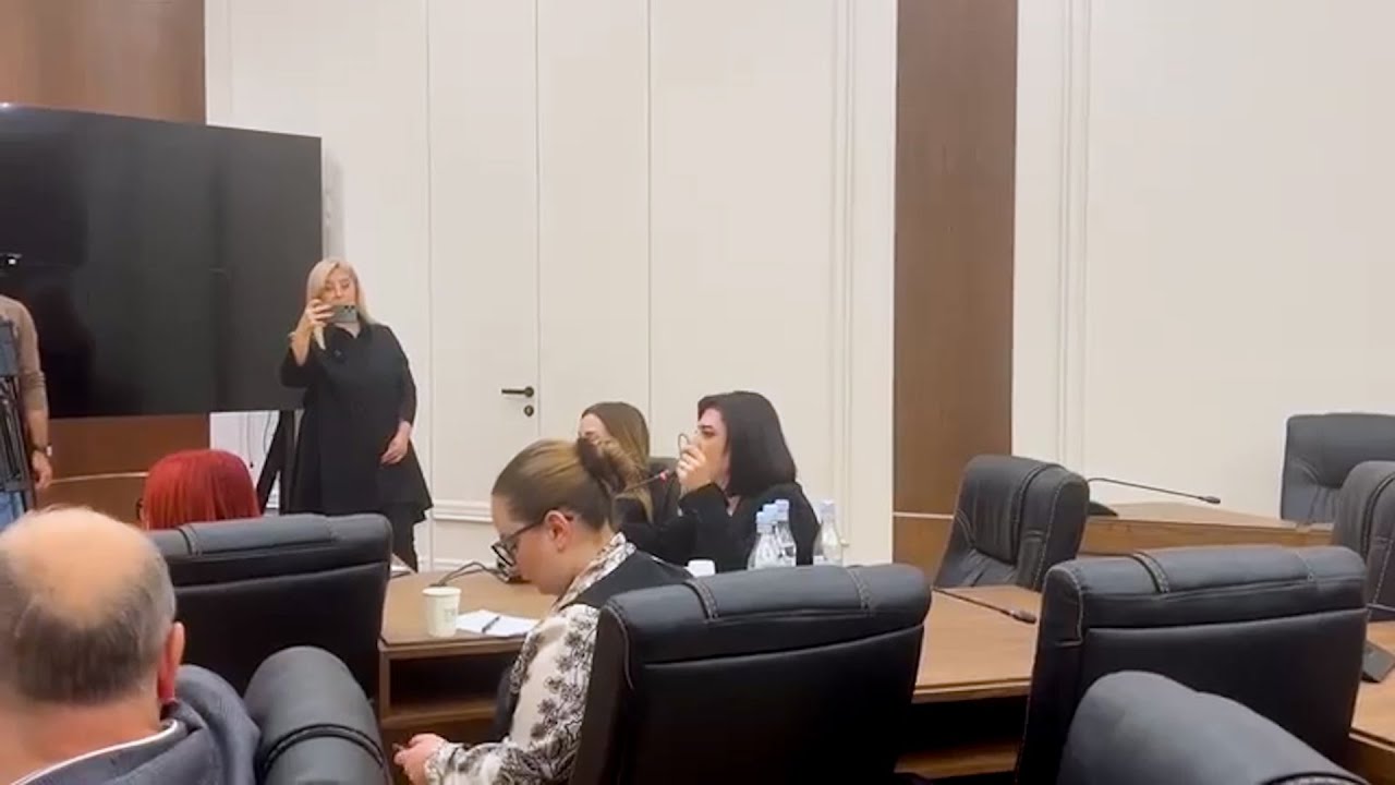 Թագուհի Թովմասյանը ՔԿ ղեկավարին ձեռնաշղթա էր նվեր բերել