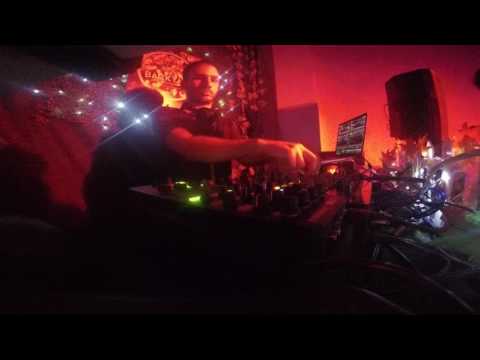 Tomy Wahl @ Backyard Parte 1