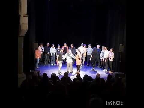 ÉNORME ! La Reine des Neiges sous HYPNOSE !