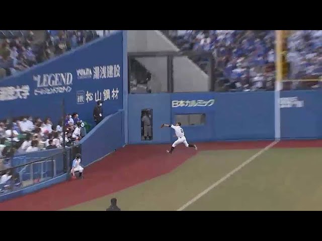 【2回表】マリーンズ・荻野貴司 自慢の足でフェンス際の打球をナイスキャッチ!! 2022年6月10日 千葉ロッテマリーンズ 対 横浜DeNAベイスターズ