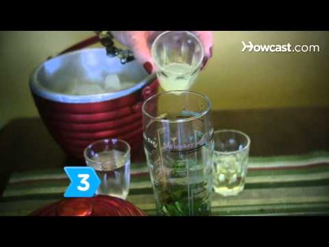 How to Make a Gin Basil Smash