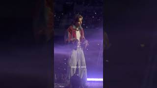 Download lagu Taehyung Body to body busan day 1 #bts #v #taehyung #방탄소년단 #bts_arirang #bts_tour mp3