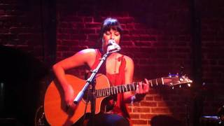 LUminousTV: Acoustic Venice 2-28-12 Tristan Prettyman &quot;Quit You&quot;