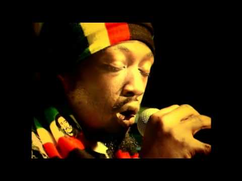 Ras Shiloh - Performing Live @ Jon Shop .."Blazing The Fyah"