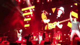 Santana - Love Makes The World Go Round (LIVE)