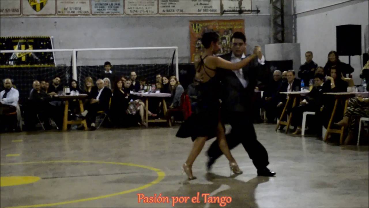 AGUSTINA PAEZ y SEBASTIAN BOLIVAR Bailando el Vals LOCA DE AMOR en la MILONGA DEL MORAN