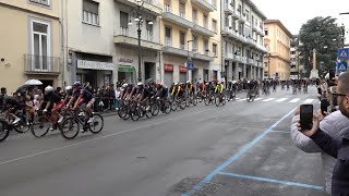 il-giro-d-italia-ad-avellino-maxi-caduta-a-69-chilometri-dall-arrivo