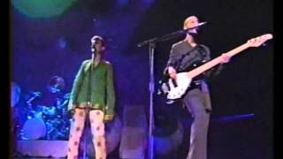 David Bowie and Gail Ann Dorsey - Under Pressure